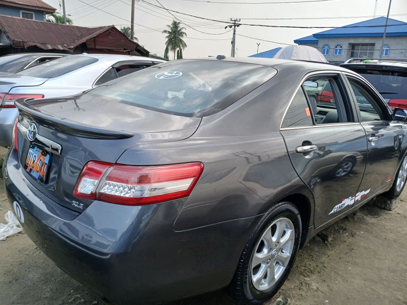 Thumbnail 2 of 2011 Toyota Camry xle
